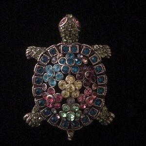 Heidi Daus turtle pin